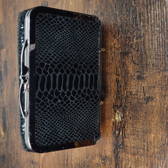 Perlina Snakeskin Embossed Leather Cosmetic Clutch Bag - Picture 4 of 10